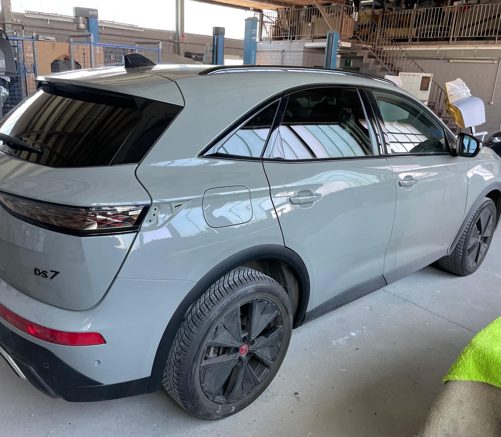 DS7 grau, repariertes Heck und Seite