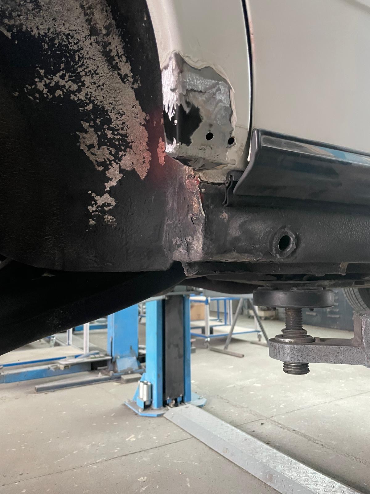 Schweißnaht-Reparatur an der Karosserie