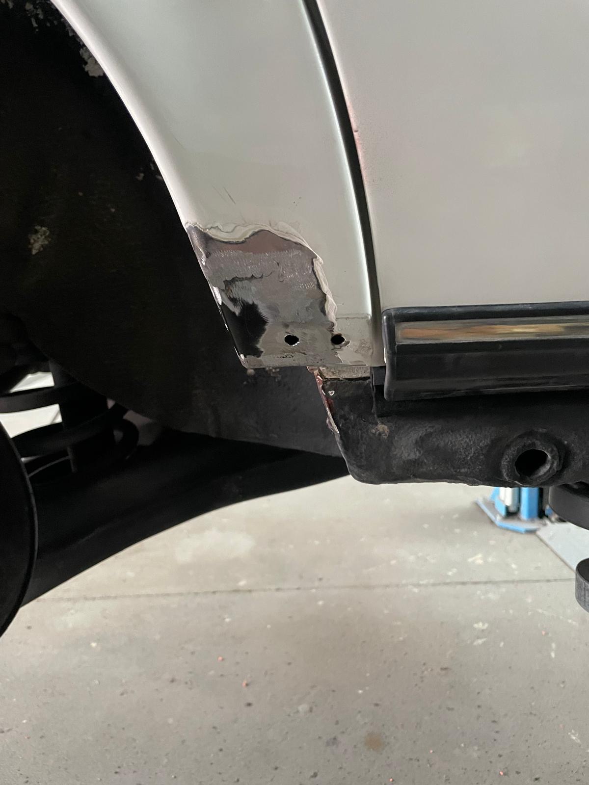 Schweller-Schaden mit Rost vor der Smart-Repair-Reparatur